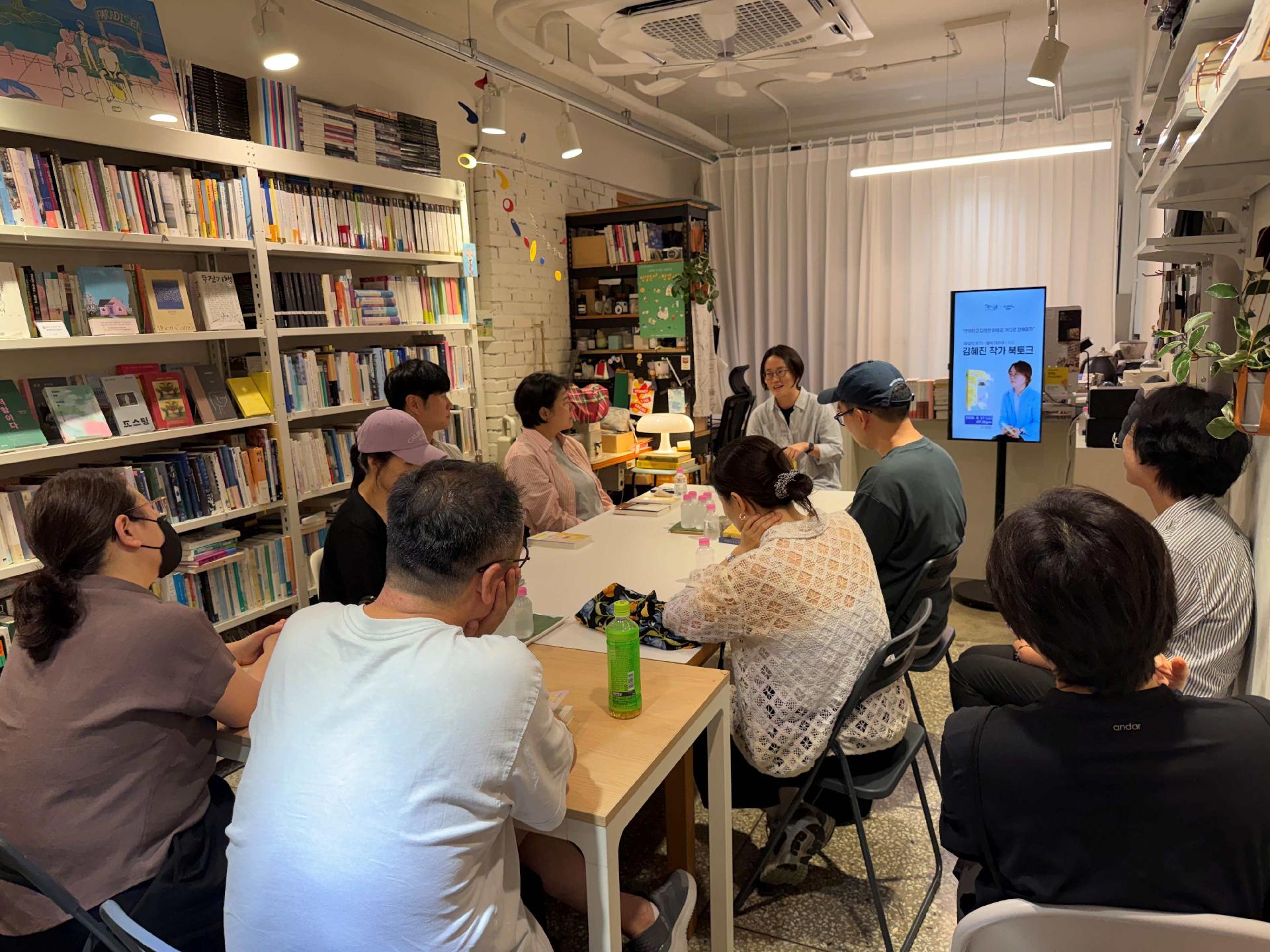 [서점] 8월 아운트 <달걀의 온기> 김혜진 작가 북토크 이미지 3