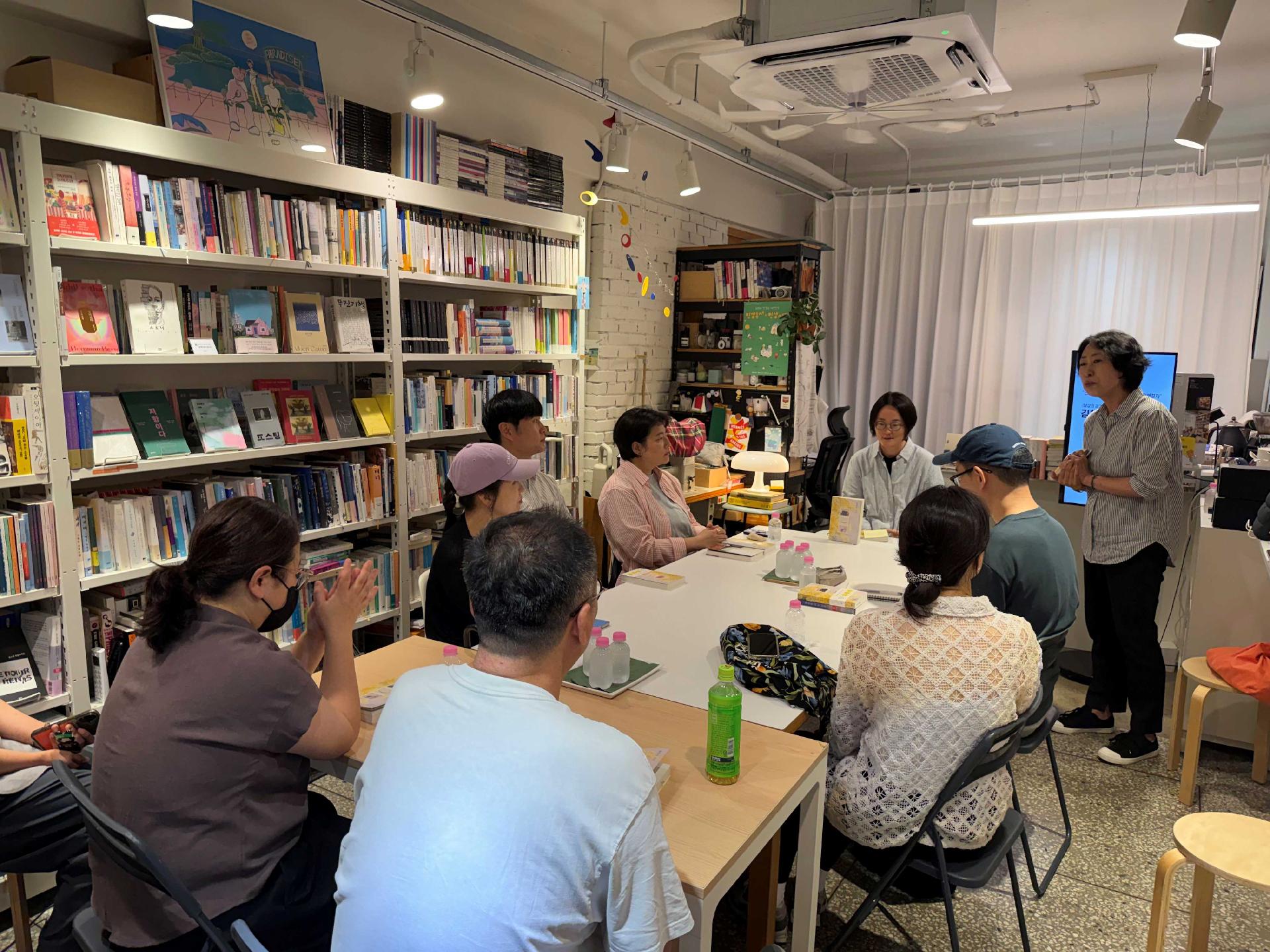 [서점] 8월 아운트 <달걀의 온기> 김혜진 작가 북토크 이미지 2
